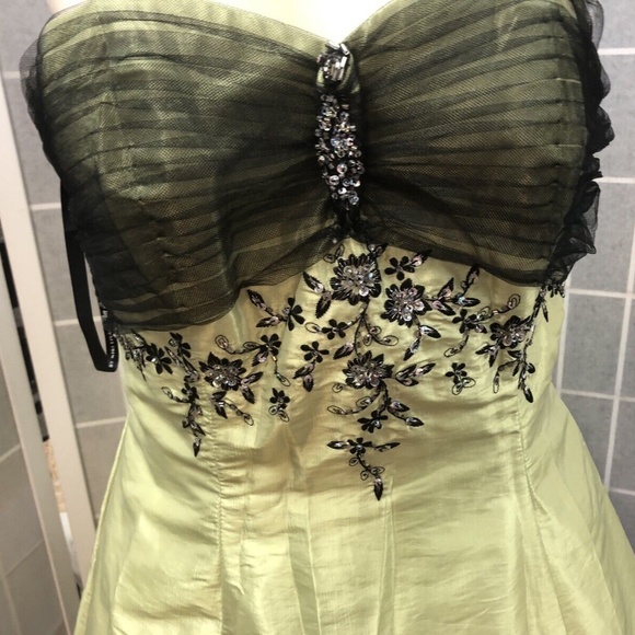 Niki Livas,Woman,Dress Formal Cocktail,Green Lemon, size 12,rhinestone `n lace.! - Picture 5 of 14
